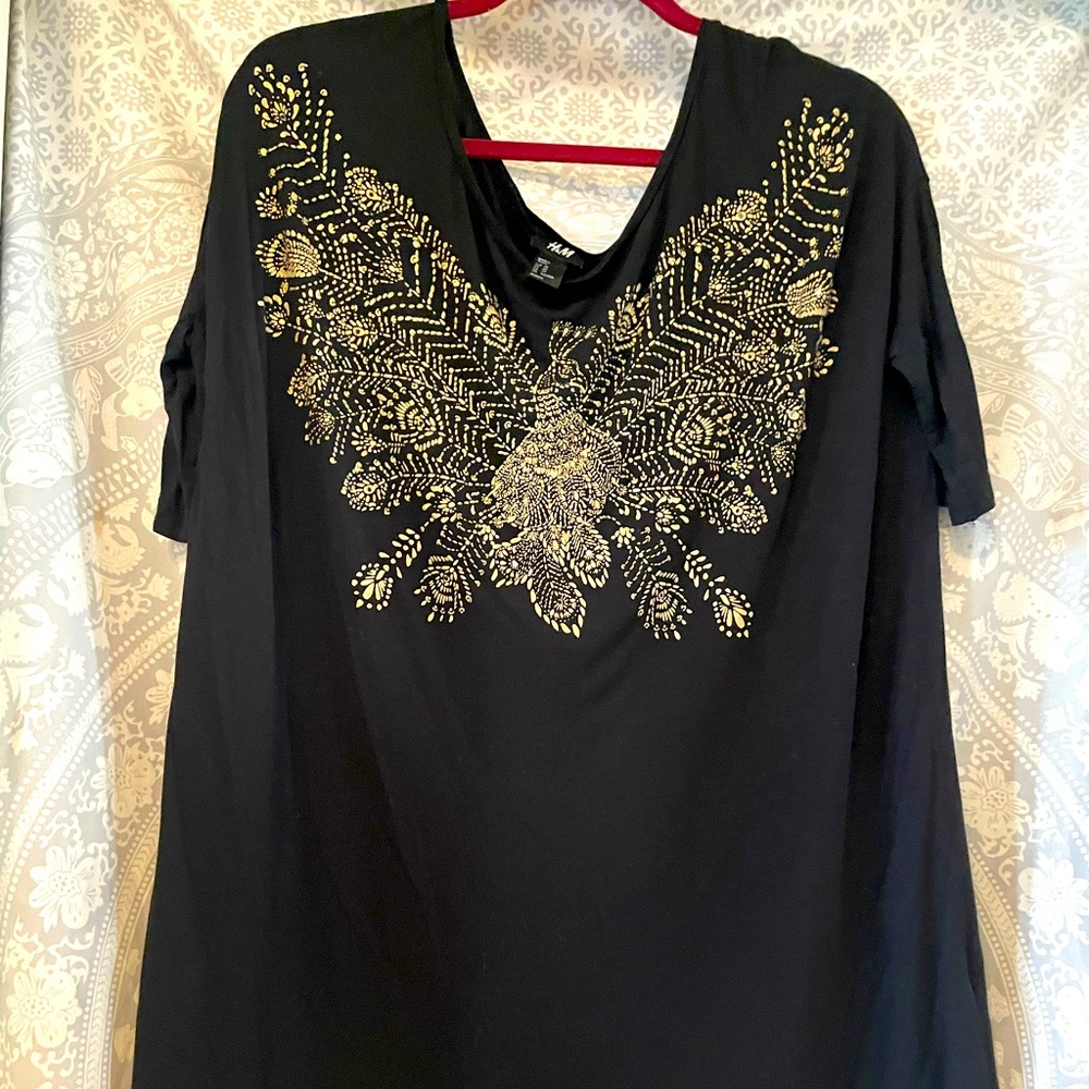 Black and gold loose tunic top